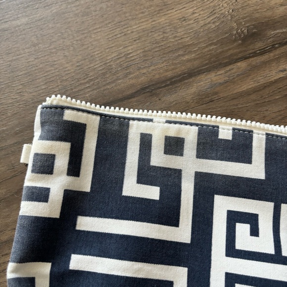 Donna Dixon large wristlet - Picture 3 of 6